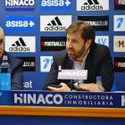 Luis Pereira i Marc Torres, ahir durant la roda de premsa per explicar la situació del club. - JORDI ECHEVARRIA