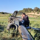 Un agent dels Mossos durant la inspecció