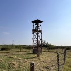 L'actuació té l’objectiu de renaturalitzar basses urbanes ja existents i la col·locació d’elements per afavorir la biodiversitat urbana, com són hotels d’insectes i torres de biodiversitat amb caixes nius per diferents espècies.