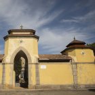 El cementiri de Montornès de Segarra es troba en un turó que presideix el nucli de població. - C.MARSIÑACH