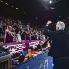 Albert Aliaga, celebrant amb l’afició la consecució diumenge de la permanència virtual. - POL PUERTAS/ACB PHOTO