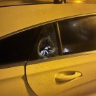 Vidre trencat en un cotxe a Vila Montcada, a Lleida.