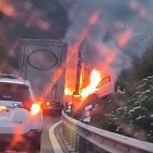 La col·lisió entre els dos vehicles va produir un incendi.