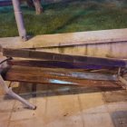 El banc destrossat per l’impacte del vehicle a Almenar. - GM ALMENAR