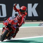 Marc Márquez durante la sesión de clasificación para el Gran Premio de Aragón de Motociclismo en el circuito de Motorland Alcañiz en Teruel.