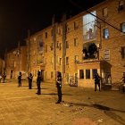 Dispositiu dels Mossos a la Mariola per detenir l'autor de l'atac a quatre agents.