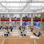Atenció a contribuents en una de les oficines de l’Agència Tributària. - ALBERTO ORTEGA / EUROPA PRESS