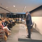 L’alcalde, Fèlix Larrosa, en la seua intervenció al Cercle d’Economia de Barcelona, ahir. - SCD