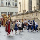 El seguici de Lleida es va iniciar davant de la Catedral abans de començar la processó pel carrer Major. - BELLCAIRE INFORMACIÓ
