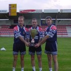 Edu Pons, Carles Viladegut y Andreu Martínez con la copa de campeones.