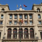 La façana de la Paeria de Lleida des de l'avinguda de Blondel.