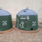 Contenidors refugi per a gats- El consell comarcal de la Segarra ha habilitat a Guissona, Gra, el Llor i Sanaüja, i ho farà a Sant Guim de Freixenet i Massoteres, contenidors de vidre com a refugis per a gats.