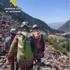 Els espeleòlegs van ser evacuats fins als seus vehicles. - GUÀRDIA CIVIL