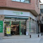 El supermercat on va ocórrer l’atracament, ubicat al carrer Major de Juneda. - AMADO FORROLLA