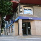 La sucursal bancària assaltada està situada al carrer de la Font de la localitat de les Garrigues. - AMADO FORROLLA