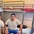 David Bastidas, un dels camioners en formació, amb un company.