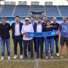 Els membres del Consell Social, ahir al Camp d’Esports després de la presentació. - JORDI ECHEVARRIA