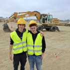 El director, Antoni Reig, al centre, a la zona de maquinària. - E. FARNELL