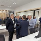 Autoritats visitant el nou centre de teletreball de bonÀrea a Lleida