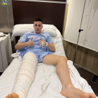 Carlos Mas, davanter de l'Atlètic Lleida, després de ser operat.