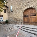 Diversos trossos de pedra van caure de la teulada del temple. - EDGAR ALDANA