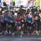 Un moment de la sortida de la prova, amb el guanyador Roc Bellostas (dorsal 4) i el segon, Ricard Pastó, amb el 2. - SANTI IGLESIAS