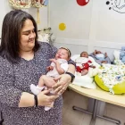 Vázquez té una ‘bressol’ al seu taller de Cappont, amb més d’una desena d’exemplars exposats. Alguns, explica, ja venuts. - JORDI ECHEVARRIA