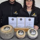 Els responsabes de la formatgeria amb els seus guardons. - L.D.