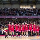 La plantilla de l'Hiopos Lleida després del partit contra el Baskonia al Barris Nord.