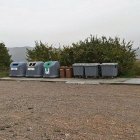 Imatge dels contenidors situats a l’àrea d’autocaravanes de Peramola. - J.P.