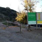 Un dels accessos a Collserola, precintat pel brot de pesta porcina africana