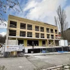 Ramon Solana, el promotor del projecte, davant de l’edifici en construcció. - M. CODINAS