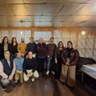 Membres de l’equip de govern amb la premsa al dinar de Nadal. - E.F