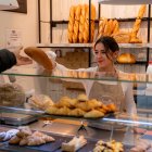 La fleca i pastisseria artesana obre nous establiments als barris Nord i Cap Pont de Lleida i al municipi d’Alcarràs