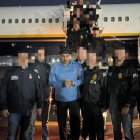 Fotografía que muestra al presidente de Venezuela, Nicolás Maduro, escoltado por agentes de la Administración para el Control de Drogas (DEA) en Nueva York (Estados Unidos).