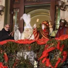 Melcior, Gaspar i Baltasar, amb les claus amb què han pogut entrar a les cases a deixar regals. - AMADO FORROLLA