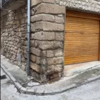 Orines en una cantonada d’un carrer del centre d’Arbeca. - A.A.