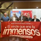 L’alcalde Fèlix Larrosa amb representants d’entitats i donants, ahir a la presentació de la Marató de Donants 2026. - PAERIA