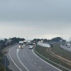 Accident d'un camió a l'AP-2 a Albatàrrec / Amado Forrolla