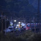 Zona del accidente ferroviario con los convoyes de trenes siniestrados donde continúan los trabajos de recuperación de los mismos.