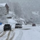 Vehicles circulant per l-N-260, a Rubió, Pallars Sobirà.