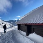 El refugi de Certascan, a 2.240 metres, amb tres metres de neu. - REFUGI DE CERTASCAN