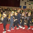 Bellpuig va estrenar amb èxit el Carnaval infantil de les escoles amb la Revolta Animal i la Turi. - LAIA PEDRÓS