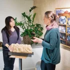 Roser Sàrries ha seleccionat tres escultures amb la dona com a protagonista. - JORDI BONILLA