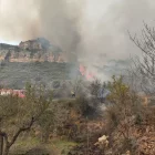 Els camions van tenir moltes dificultats per accedir a la zona més alta. - BOMBERS