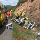 El cotxe havia sortit de la carretera i els Bombers han extret l'home