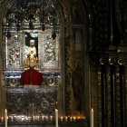 Lleó XIV, davant de la Moreneta, al monestir de Montserrat, aquest dimecres.