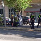 El vehicle bolcat a l'avinguda de Balàfia de Lleida aquest dimarts.