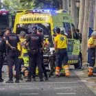 Mossos i sanitaris, a la zona. - JORDI ECHEVARRIA
