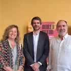 Rocío Santa Cruz, Ernest Urtasun i Jesús Navarro, ahir a Barcelona. - MORERA